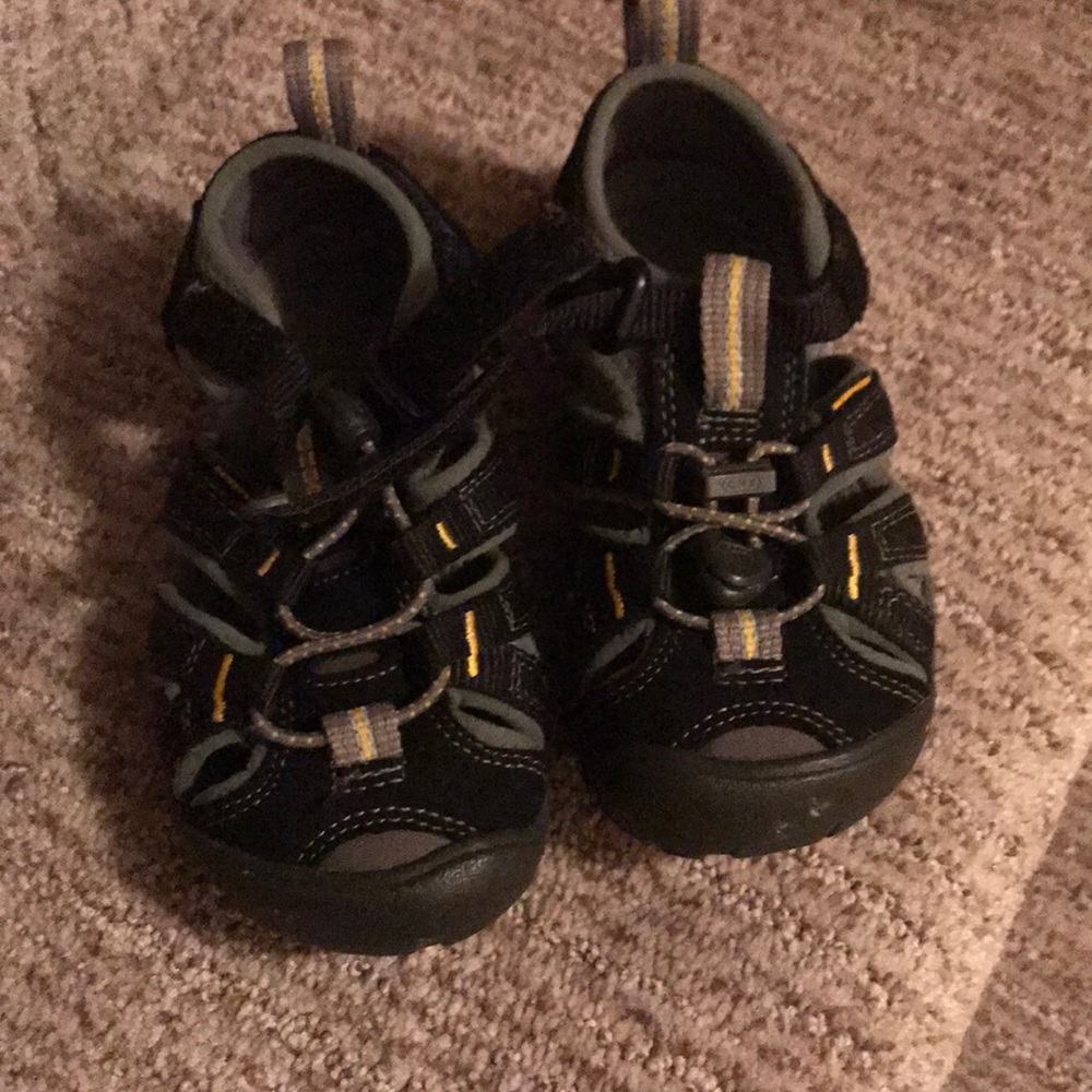 Toddler Keen’s size 9